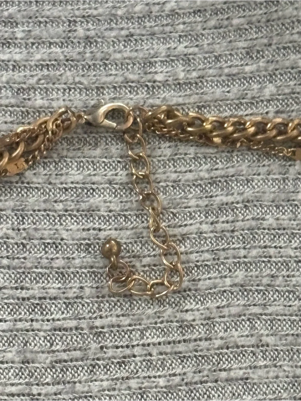 Vintage gold tone 3-stranded & layered adjustable chain necklace w dangly charm